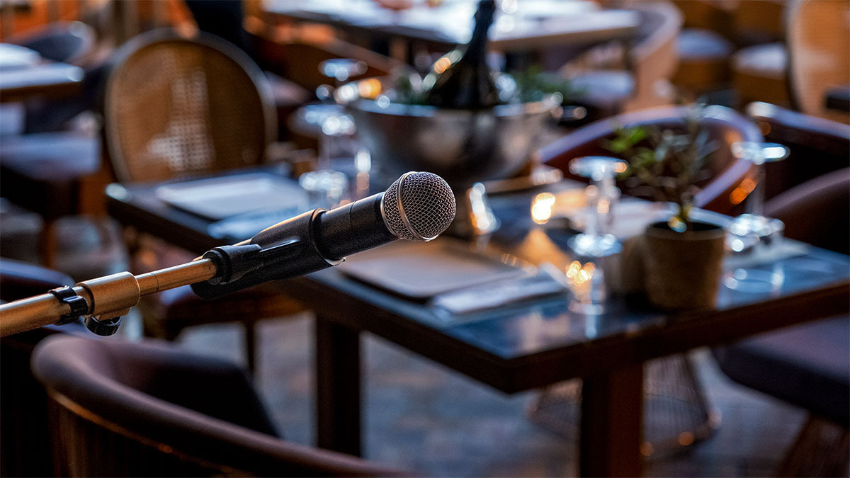 How Italian Restaurants Use Music to Create the Perfect Dining Atmosphere