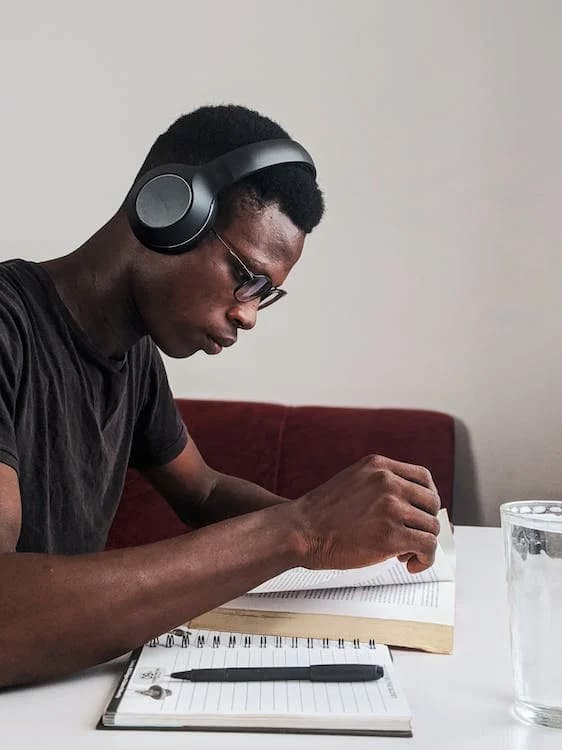 How headphones can help students improve their grades?